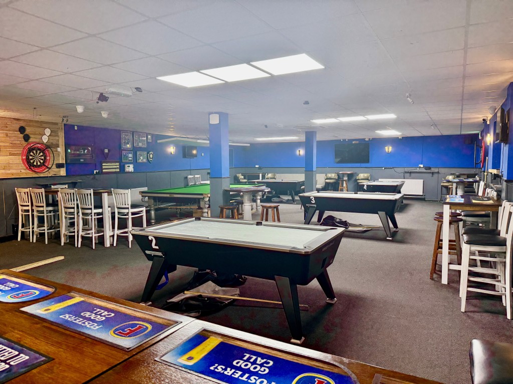 Lot: 57 - SNOOKER HALL WITH LAPSED PLANNING FOR THREE HOUSES - Snooker hall